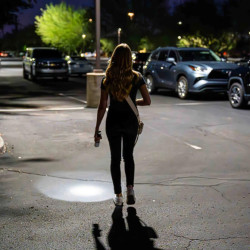 TASER StrikeLight 2 Linterna recargable de autodefensa